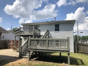 3700 Hillcross Dr in Louisville, KY - Building Photo - Building Photo