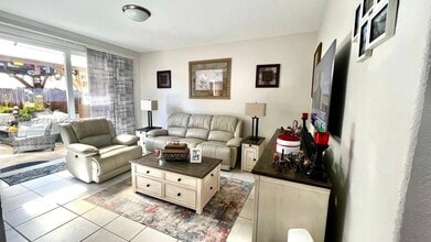 6980 NW 177th St in Hialeah, FL - Building Photo - Building Photo