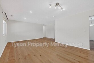 8301 Cherry Hills Dr NE in Albuquerque, NM - Building Photo - Building Photo