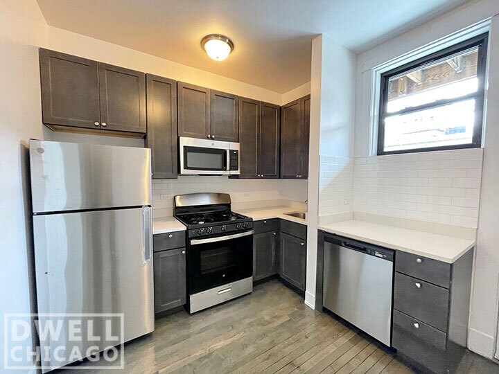 2642 N Milwaukee Ave, Unit #2- 2 Bed in Chicago, IL - Foto de edificio