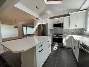 849 W Luellen Dr in Roseburg, OR - Building Photo - Building Photo