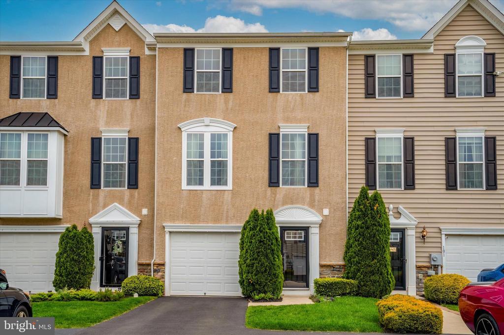 103 Sandpiper Ct in Gilbertsville, PA - Building Photo