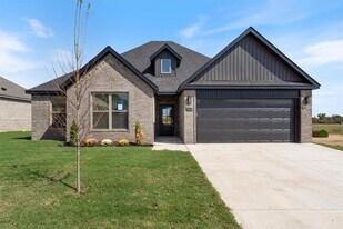 7004 SW Orange Ave in Bentonville, AR - Building Photo