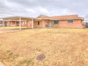 2717 SW 80th St in Oklahoma City, OK - Building Photo - Building Photo