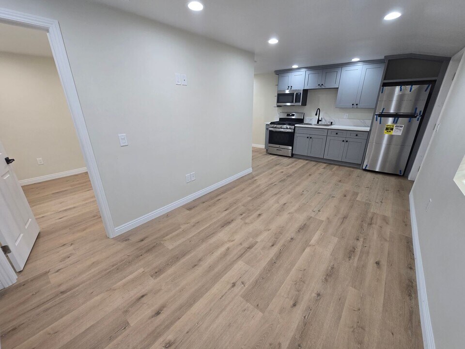 13938 Ragus St in La Puente, CA - Foto de edificio