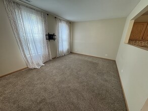 638 Four Seasons Blvd in Aurora, IL - Building Photo - Building Photo