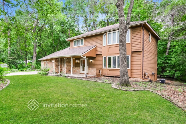 15000 Wildwood Rd in Burnsville, MN - Building Photo - Building Photo