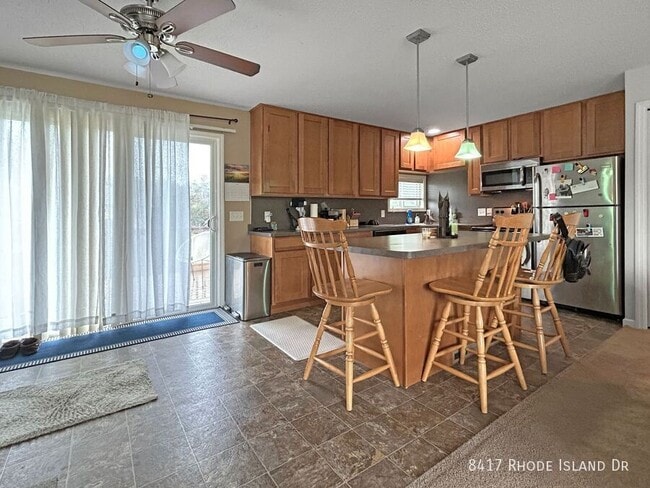 8417 Rhode Island Dr N in Minneapolis, MN - Building Photo - Building Photo