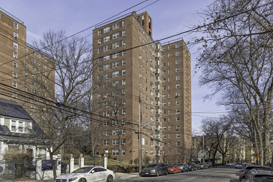 3835-3845 Sedgwick Ave in Bronx, NY - Building Photo