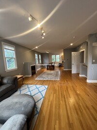 384 Washington St, Unit C in Somerville, MA - Foto de edificio - Building Photo