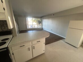 1017 Leaphart St in West Columbia, SC - Building Photo - Building Photo