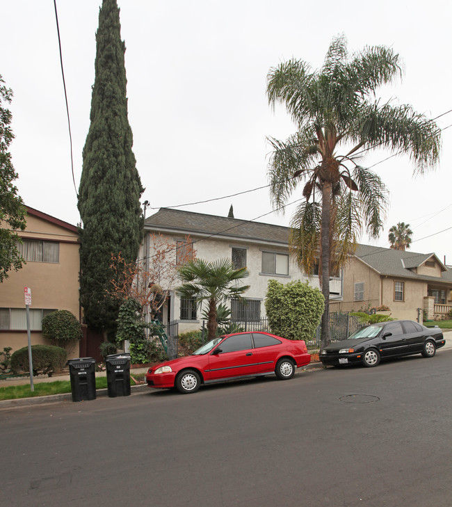 4208 Clayton Ave in Los Angeles, CA - Foto de edificio - Building Photo