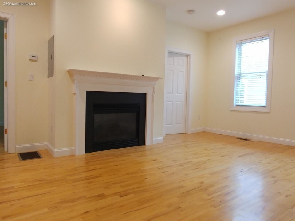 8 Mullins Ct in Cambridge, MA - Foto de edificio