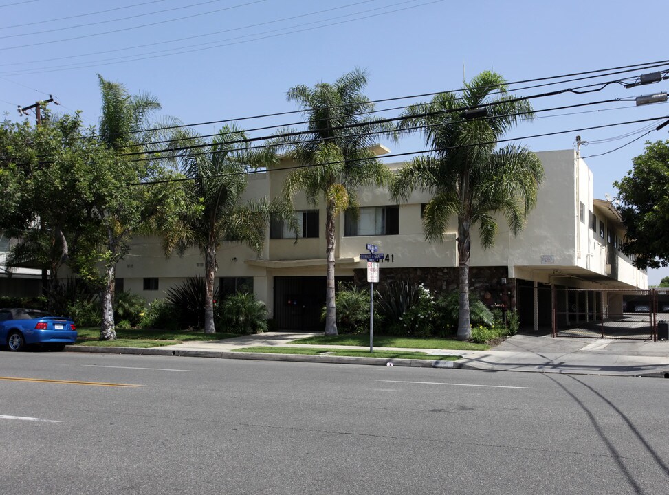 8141 Stewart Rd in Downey, CA - Foto de edificio