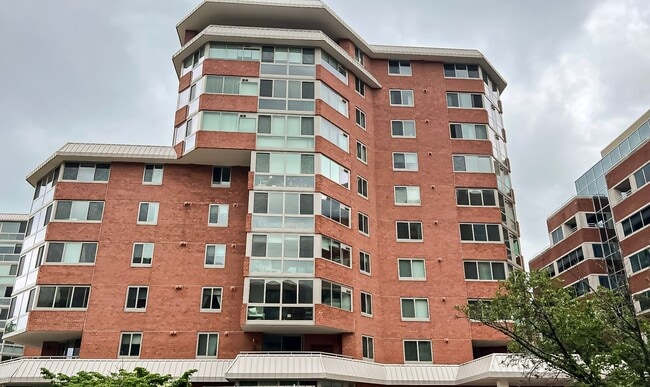 property at 1001 N Vermont St