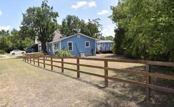 104 1/2 W 55th St in Austin, TX - Building Photo - Building Photo