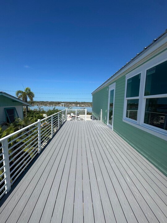 335 Pirates Rd in Summerland Key, FL - Building Photo
