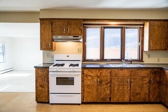 11 Milk St in Bristol, RI - Building Photo - Building Photo