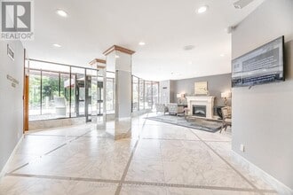 100 Observatory Ln in Richmond Hill, ON - Building Photo - Building Photo