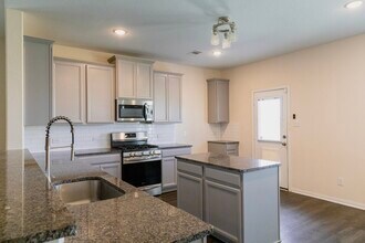 221 White Wing Ln in Sealy, TX - Building Photo - Building Photo