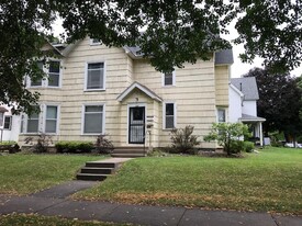 1625 Hewitt Ave, Unit apt 2 in St. Paul, MN - Building Photo