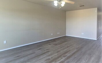 105 E 74th St in Lubbock, TX - Building Photo - Building Photo