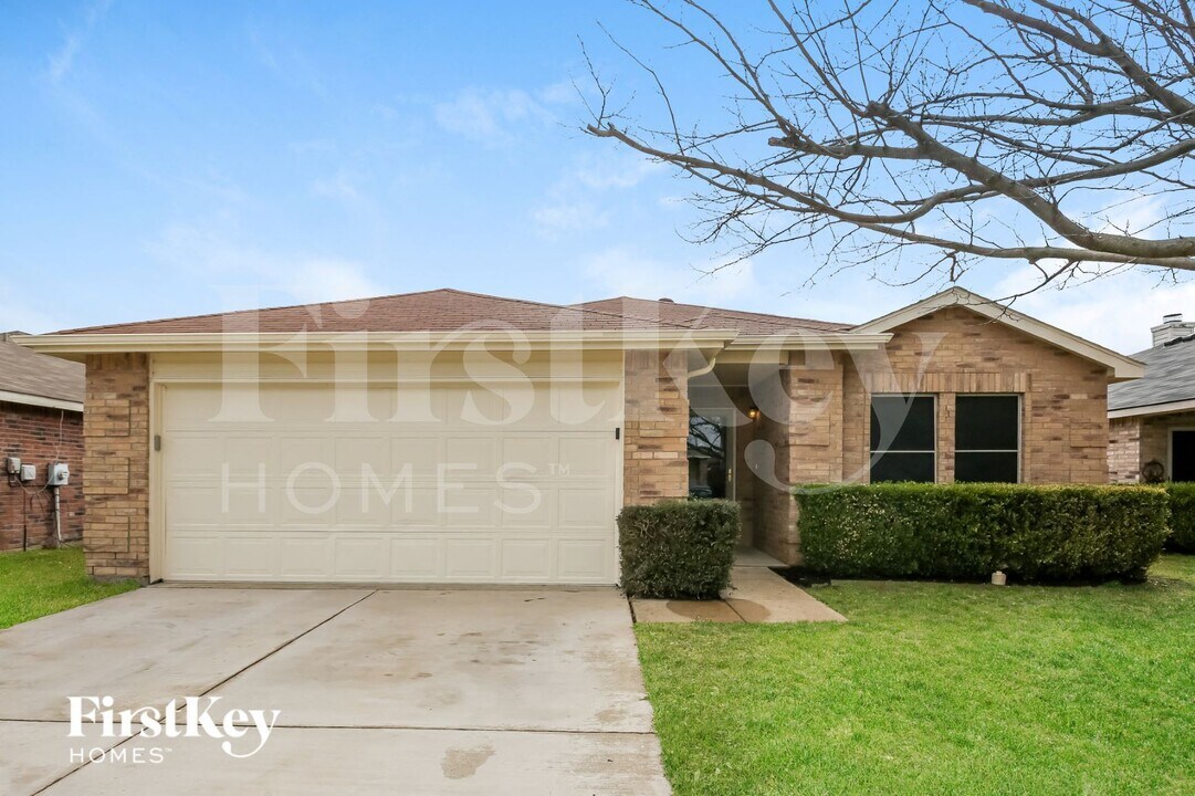 5308 Newcastle Ln in Fort Worth, TX - Foto de edificio