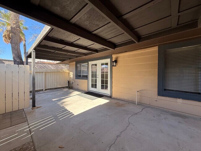 6228 Meadow View Ln in Las Vegas, NV - Building Photo - Building Photo