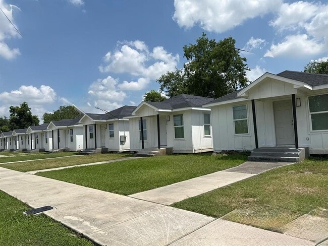 property at 4920 Lee St
