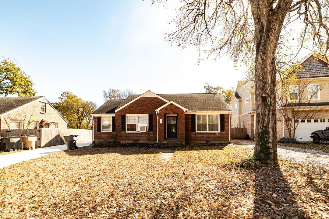 5553 Knob Rd in Nashville, TN - Foto de edificio