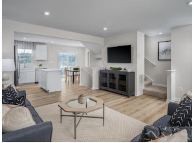 13 Limestone Blvd in Washington, NJ - Foto de edificio - Building Photo