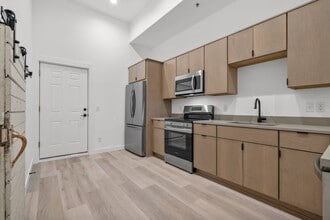 308 Oak St, Unit 101 in Slinger, WI - Building Photo - Building Photo