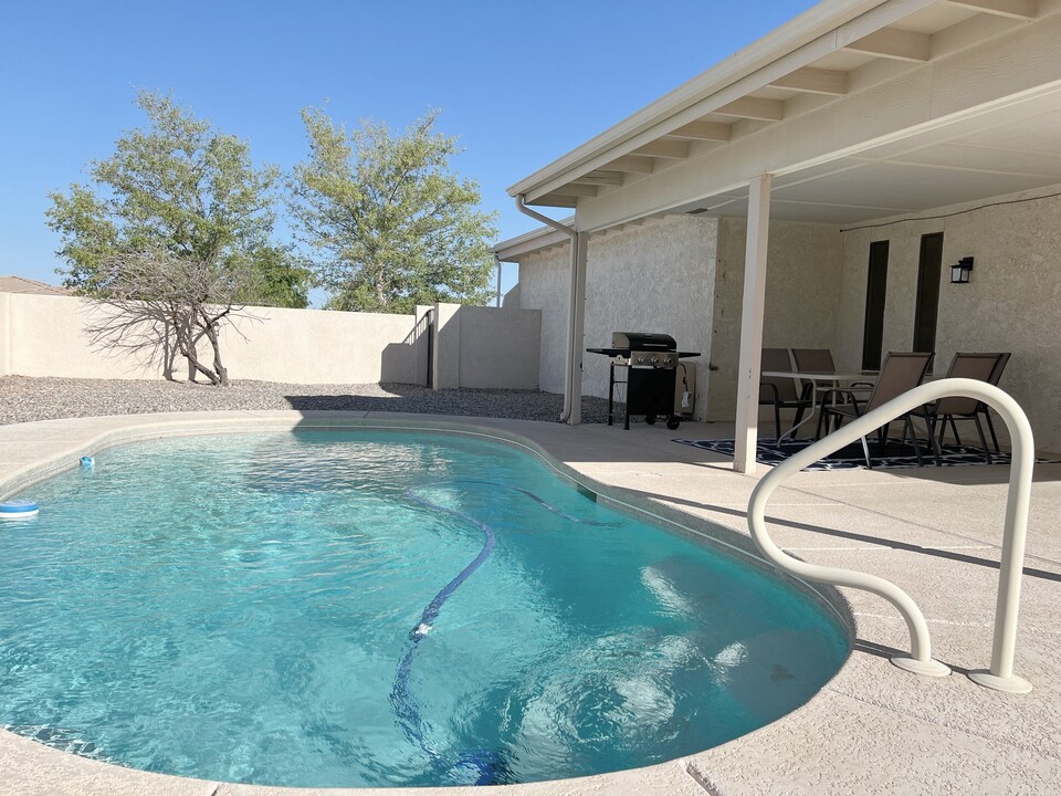 3410 Bluegrass Dr in Lake Havasu City, AZ - Foto de edificio