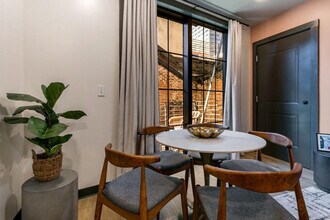 611 Commerce St in New Orleans, LA - Building Photo - Building Photo