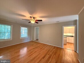 2104 N Jefferson St in Arlington, VA - Building Photo - Building Photo