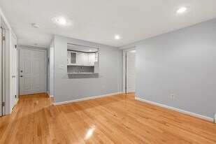 30 Peterborough St, Unit G in Boston, MA - Building Photo