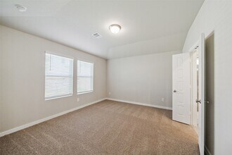 1666 Shae Oak Ln in Conroe, TX - Foto de edificio - Building Photo