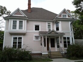 917 Oxford Ave, Unit Upper South