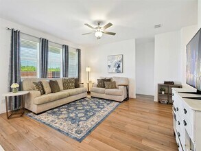 3413 Kingsview Dr in Denton, TX - Foto de edificio - Building Photo