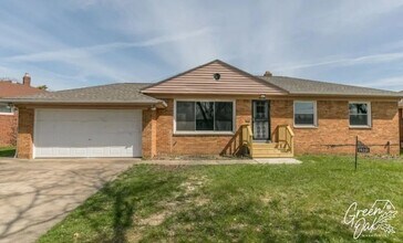 19201 Hathaway Ln in Warrensville Heights, OH - Building Photo - Building Photo