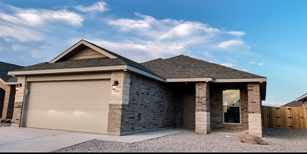 9208 Ratliff Rdg in Odessa, TX - Foto de edificio
