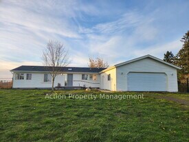252 Eberle Ln in Sequim, WA - Building Photo