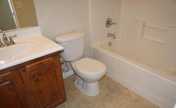 5447 W Hasley Canyon Ave in Las Vegas, NV - Building Photo - Building Photo