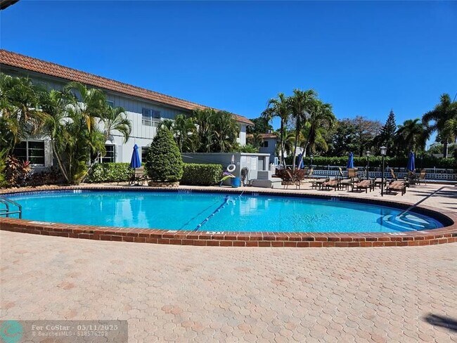 property at 639 W Oakland Park Blvd