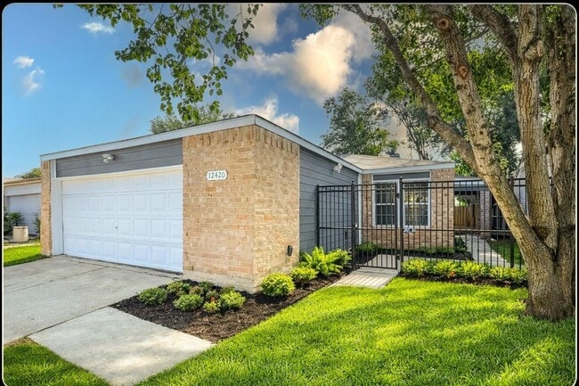 12420 Newbrook Dr