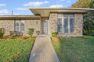 1340 Grand Teton Dr in Desoto, TX - Building Photo - Building Photo