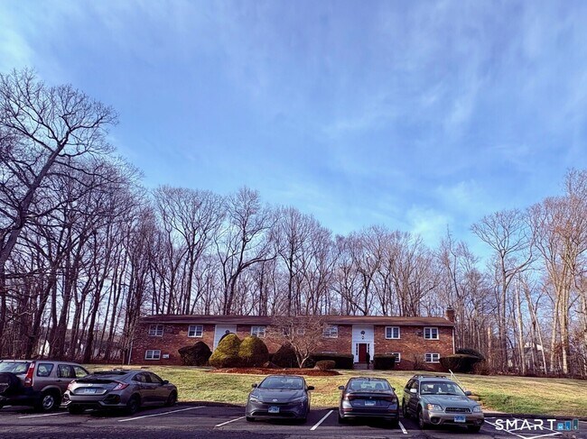 1125 Waterbury Rd in Cheshire, CT - Building Photo - Building Photo