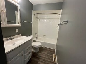 9421 12th St W in Rock Island, IL - Building Photo - Building Photo