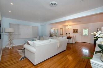 605 Altara Ave in Coral Gables, FL - Foto de edificio - Building Photo