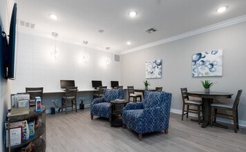 The Oaks on the Lake Upscale 55+ Apartments in Clermont, FL - Foto de edificio - Building Photo